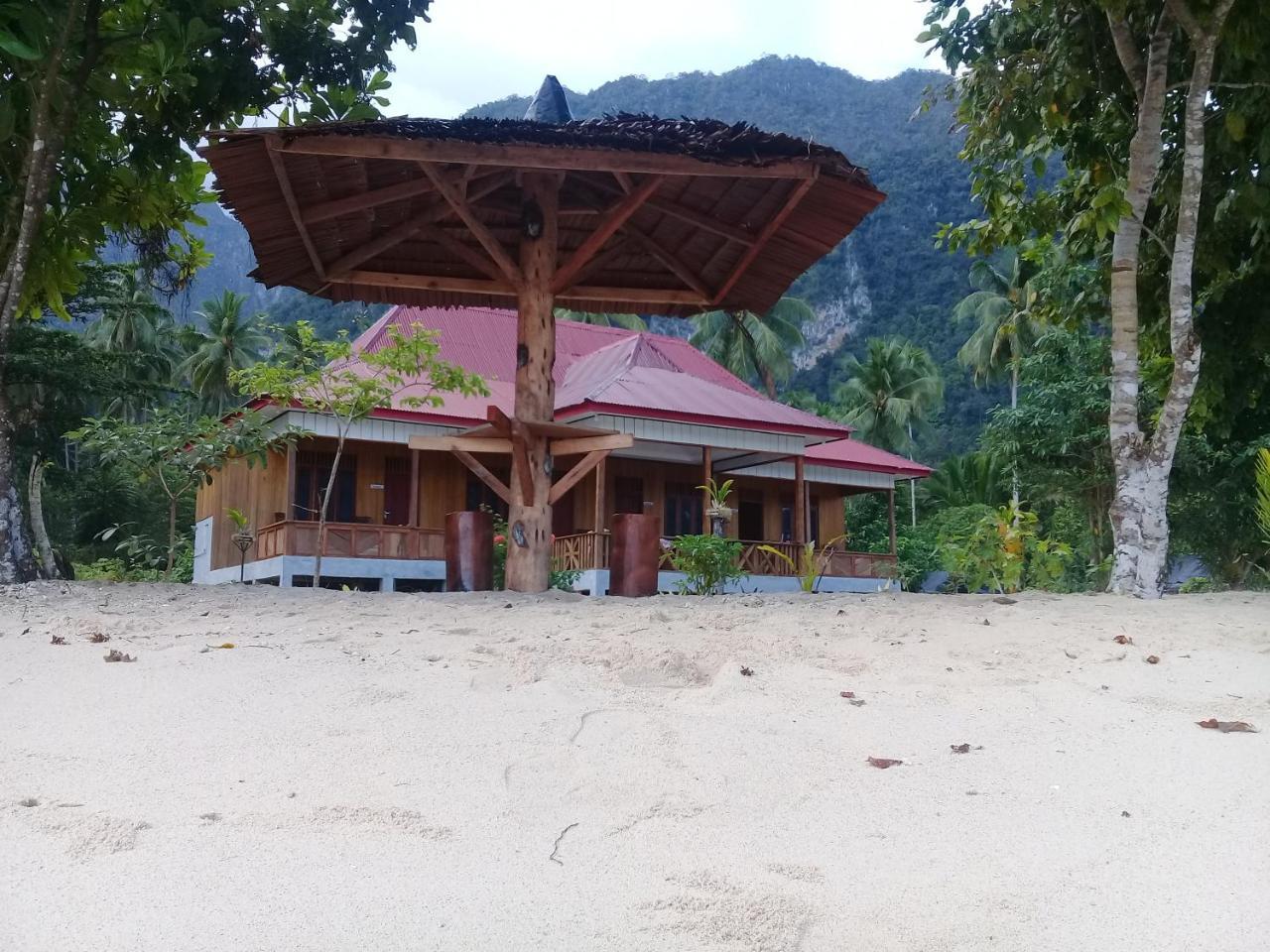 Nusa Nalan Beach Resort Rumah Olat Exterior foto
